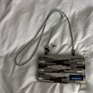 KAVU Patterned Mini Crossbody Wallet - Black & Cream Tribal Aztec Print